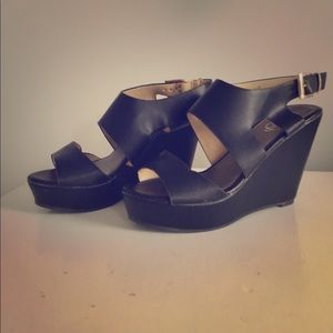 Black wedges